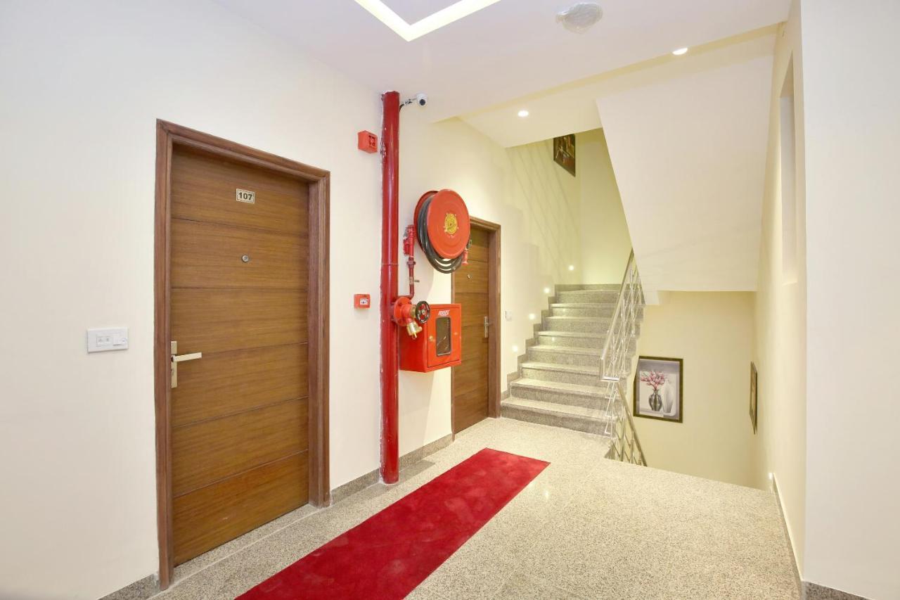 Vaccinated Staff- Capital O 14225 Bahl Regency Hotel Zirakpur Exterior photo
